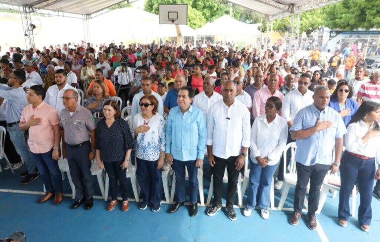Policía Comunitaria junto al Gabinete de la Presidencia promueven actividad ´´Estamos en Familia´´ en la provincia Peravia