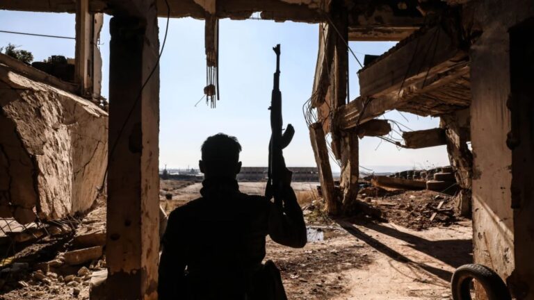Los rebeldes de Siria explotan debilidades en los aliados de Irán para lanzar una ofensiva sorpresa