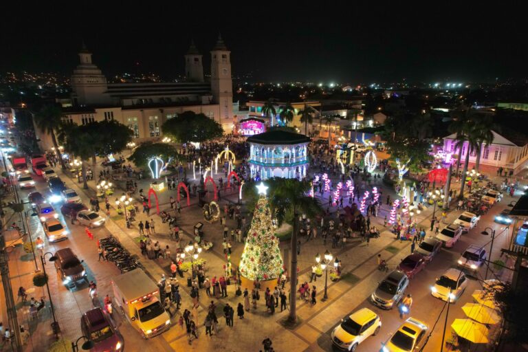 Roberto Ángel inicia programa «Parques de Navidad» en Puerto Plata