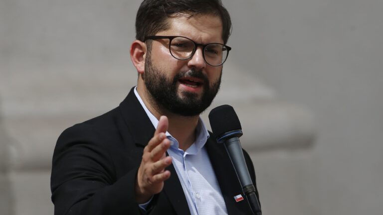Denuncian a Gabriel Boric por presunto acoso sexual y difusión de imágenes íntimas, la defensa alega completa inocencia