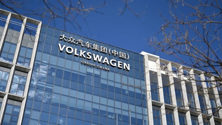 Volkswagen vende su planta de automóviles en Xinjiang por «razones económicas»