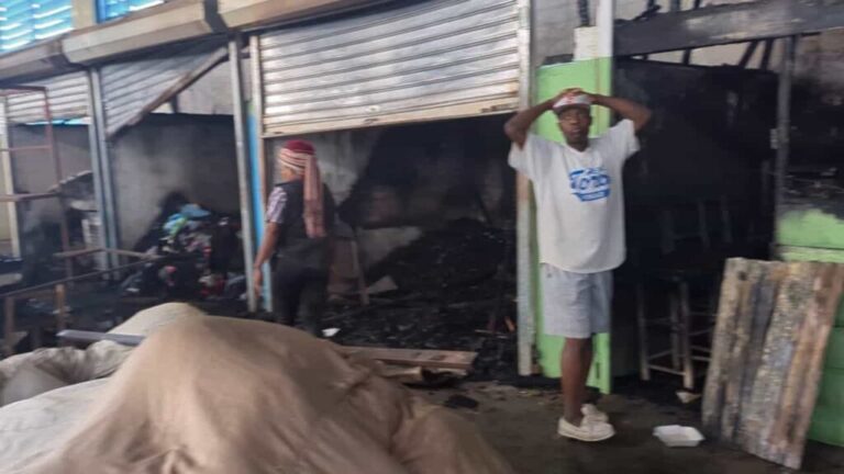 Se origina incendio en el mercado fronterizo de Dajabón