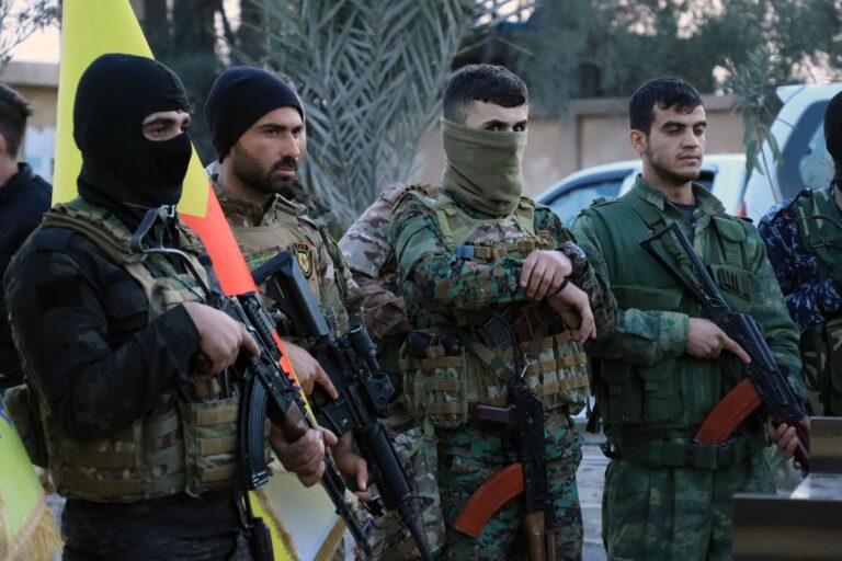 Autoridades kurdas en el norte de Siria declaran la movilización ante el avance rebelde en Aleppo
