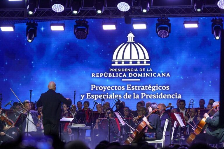 Presidencia y Propeep cierran festividades navideñas con espectacular concierto de la Orquesta Filarmónica de Santo Domingo en Mao