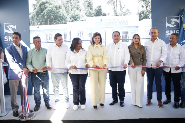 “Hoy, la provincia Monseñor Nouel es testigo del compromiso del gobierno”, afirma Raquel Peña en entrega de obras para esa provincia