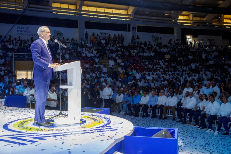 Luis Abinader asegura PRM nació con misión clara de renovar la política, devolverle la dignidad al pueblo y garantizar que el Estado esté al servicio de la gente