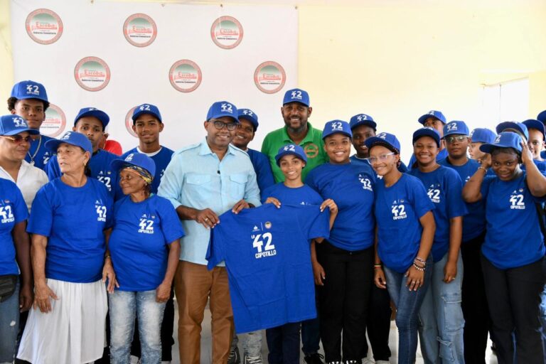 Robert Polanco recorre sector Capotillo; supervisa trabajos realiza Propeep en el populoso sector capitalino