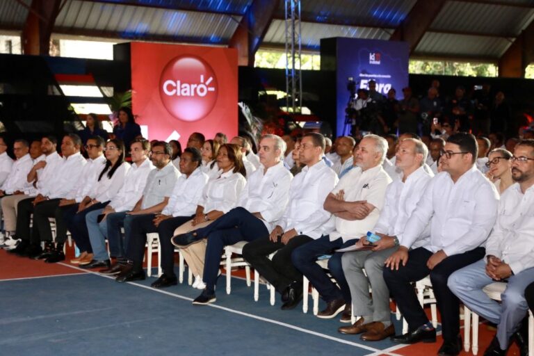 Inician proyecto internet de fibra óptica en 9 provincias de la RD