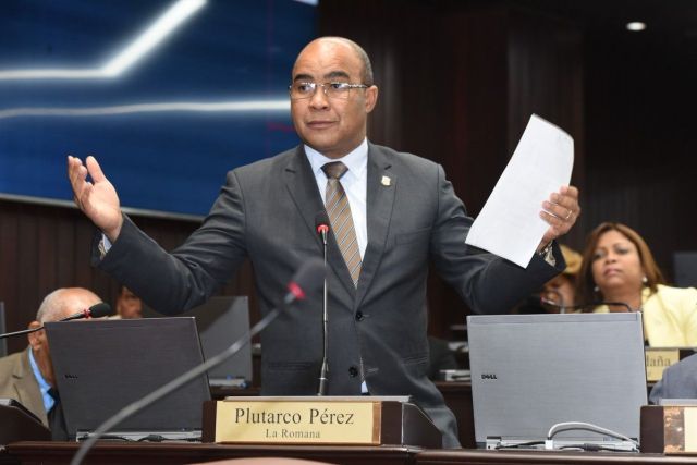 Exdiputado deberá indemnizar por muerte en accidente; el vehículo exonerado estaba a su nombre