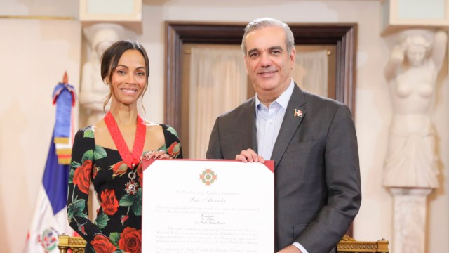 VIDEO / Presidente Abinader condecora a Zoé Saldaña con la Orden de Cristóbal Colón