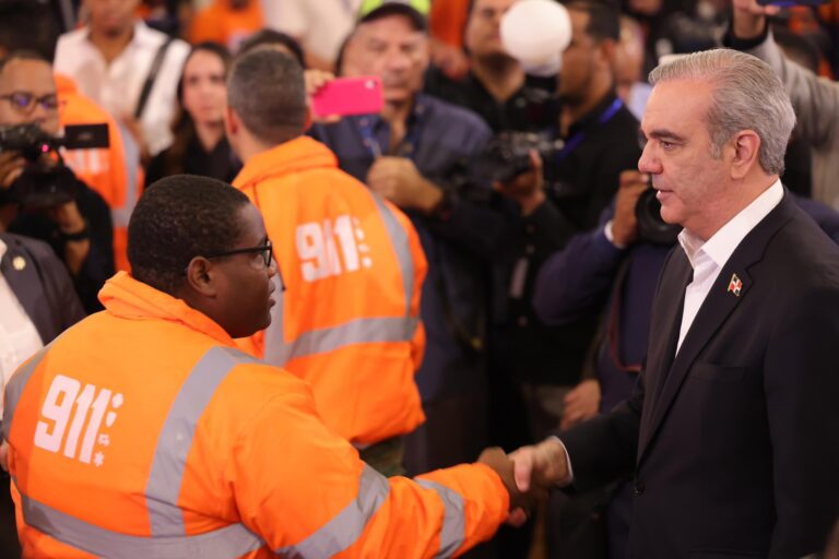 Abinader admite «vacíos legales» para supervisión de obras privadas tras derrumbe del Jet Set