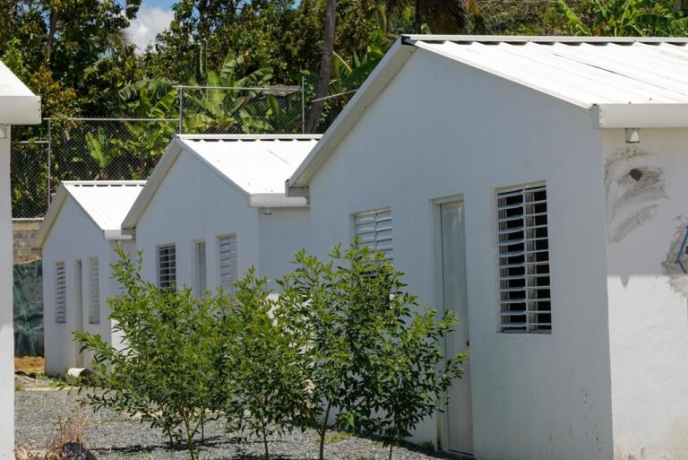 Propeep da toques finales a 40 viviendas para familias pobres de San Cristóbal