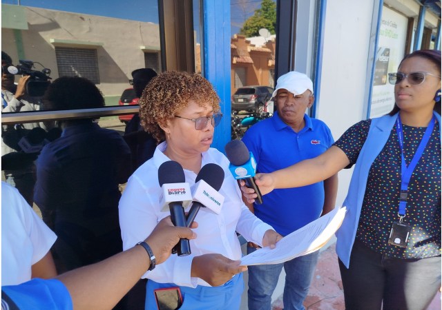 San Juan / Denuncian brigada de Edesur cambió lámparas en buen estado y dejó las dañadas