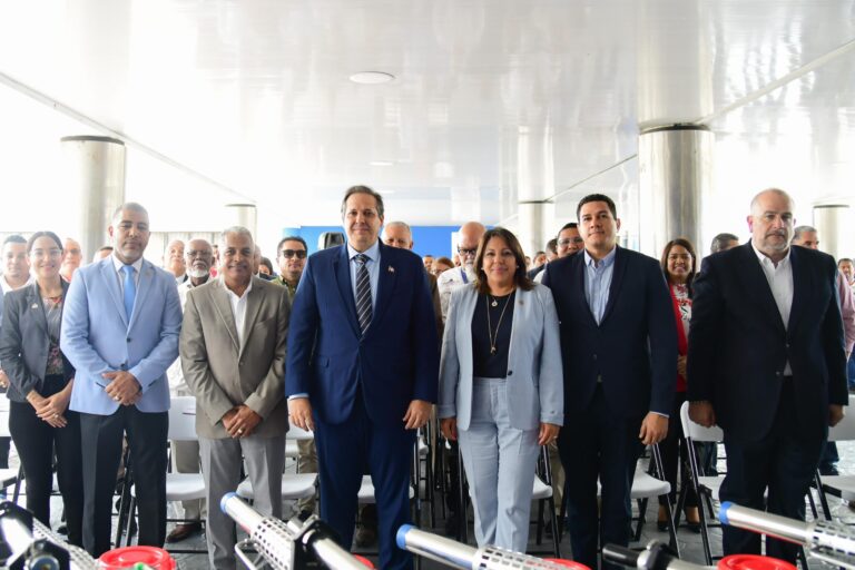 Ministerio de Salud refuerza combate contra el dengue con adquisición de equipos de fumigación